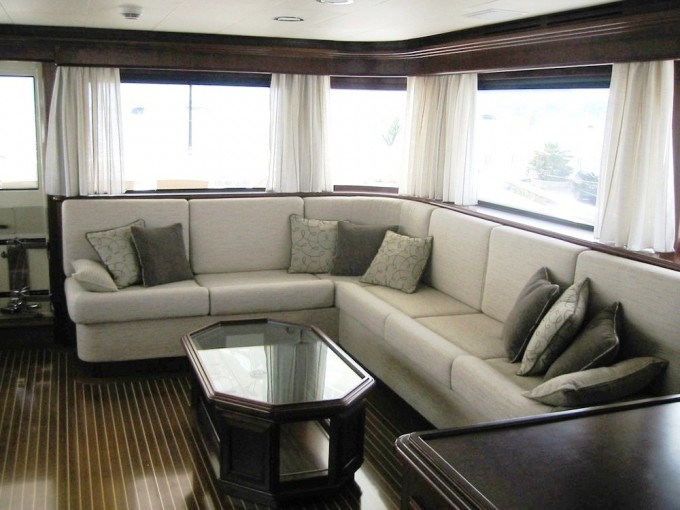 LAVINA - The Upper Saloon
